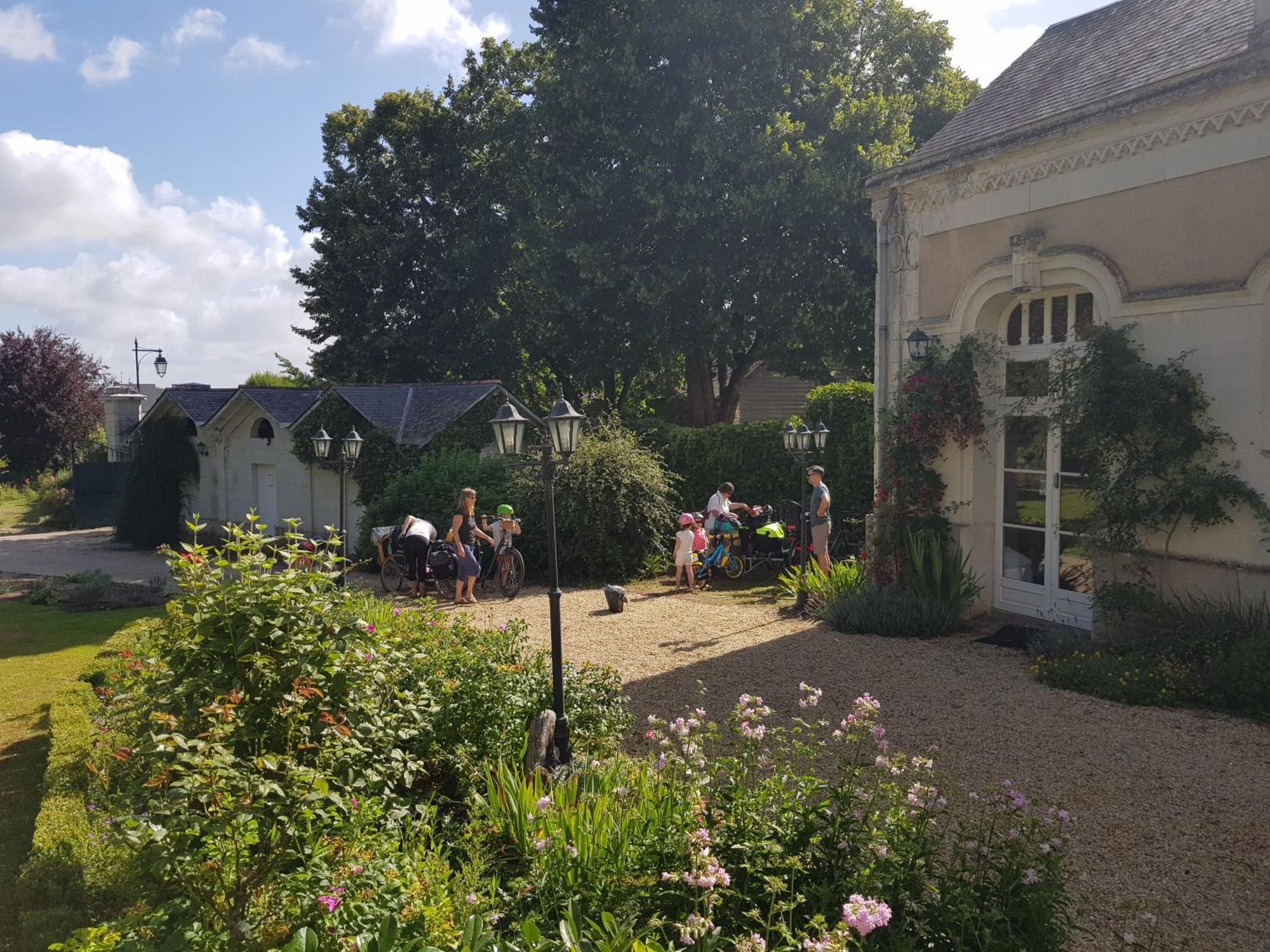 Domaine De L'Oie Rouge Bed & Breakfast Les Rosiers-sur-Loire Exterior photo